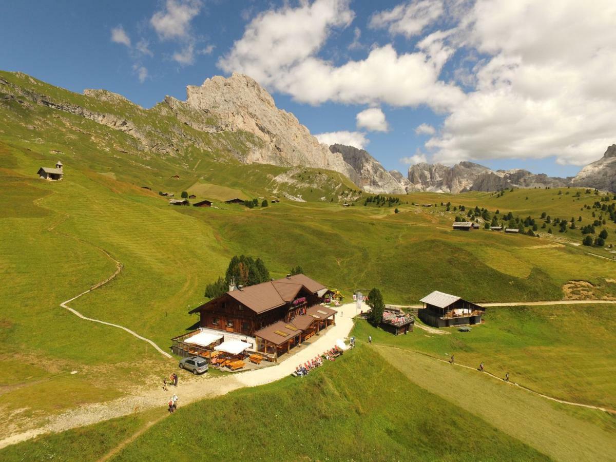 Rifugio Fermeda Hutte Pensionat Santa Cristina Val Gardena Eksteriør billede